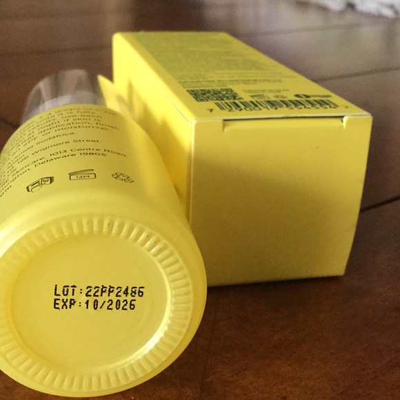 New Fre C Me Vitamin C Brightening Serum - Picture 4 of 6